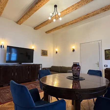 Vila Casa Wagner - Modern Heritage House In Center
